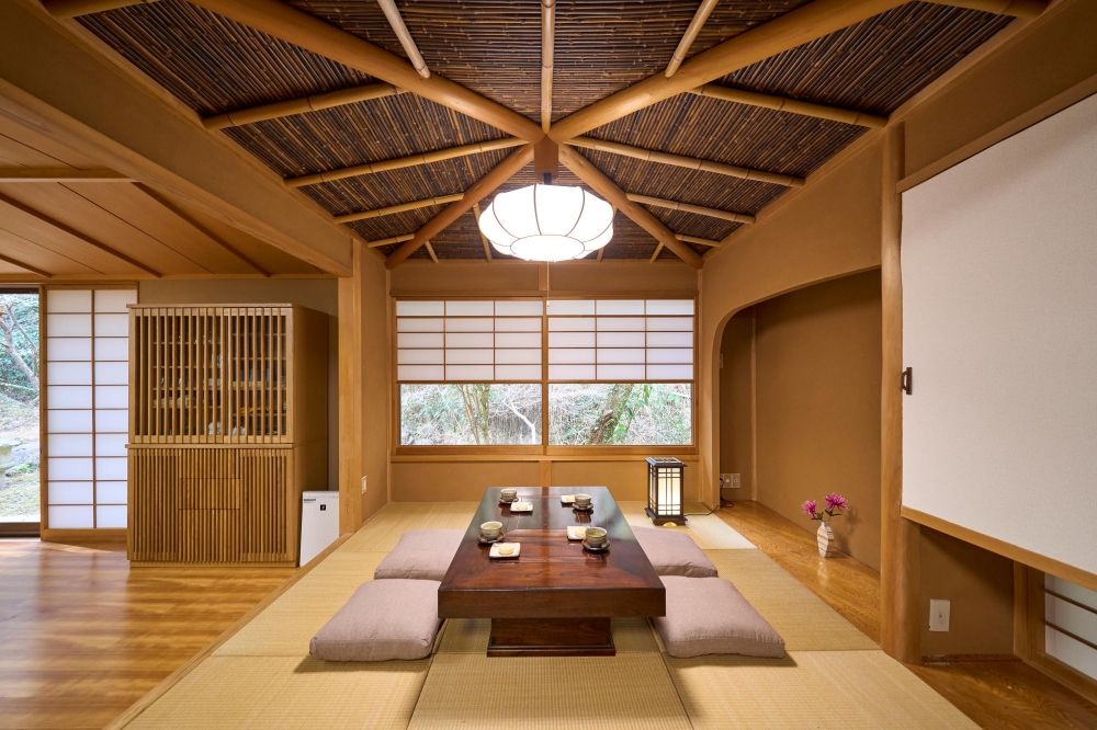 伊豆湯河原 冬椿小屋