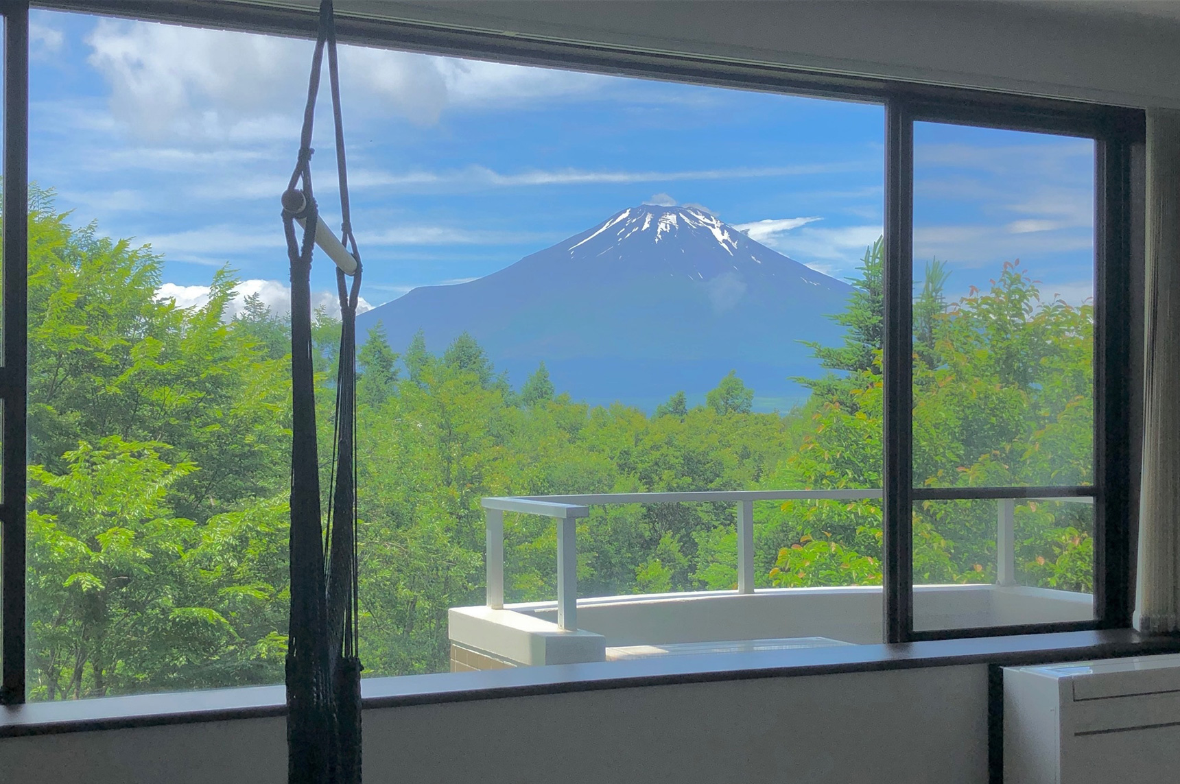 富士の絶景を楽しむ、寛ぎのリゾートマンション